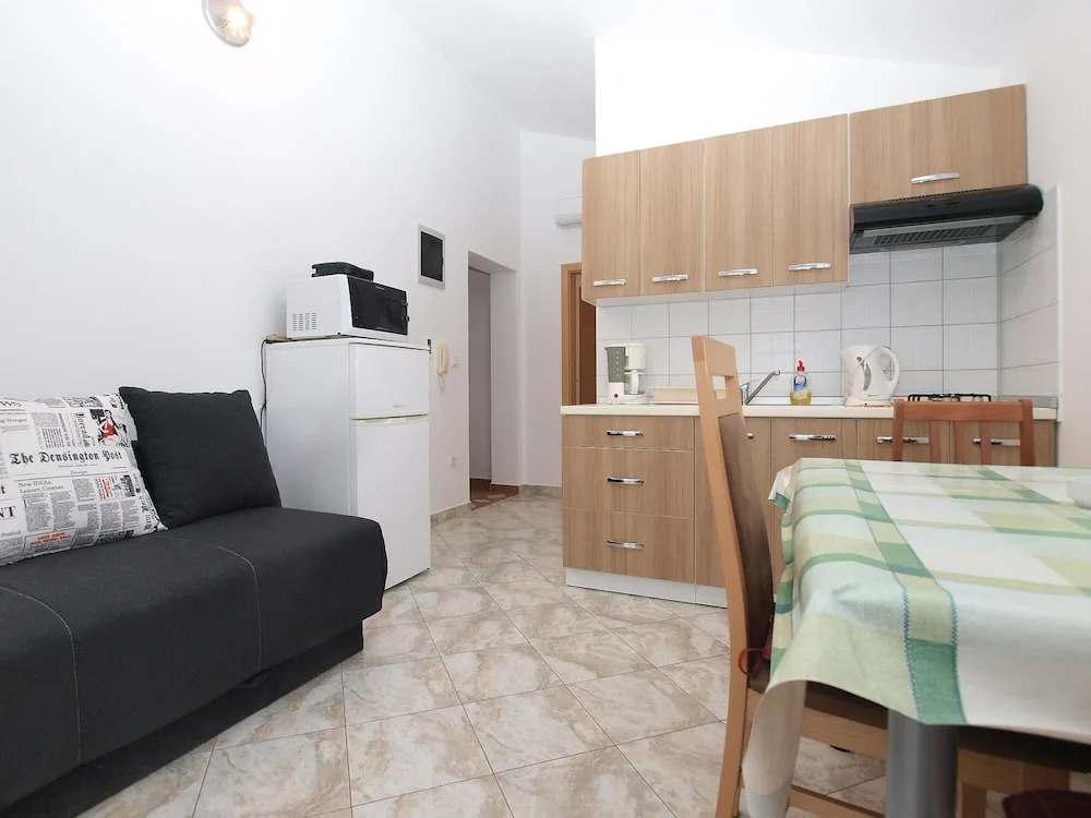 Apartments 1282