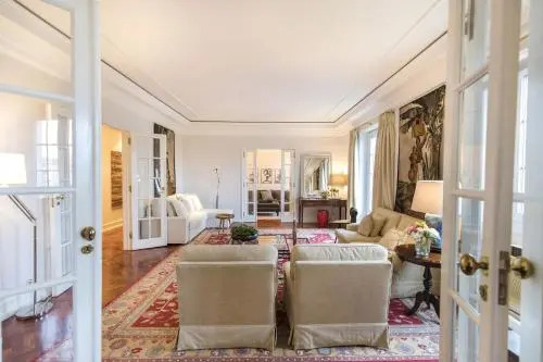 LovelyStay - Campo Pequeno Charming Apartment