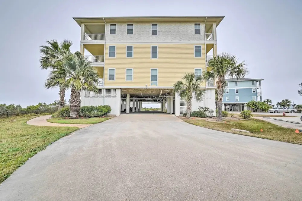 Beach Days & Resort-style Fun! Galveston Retreat