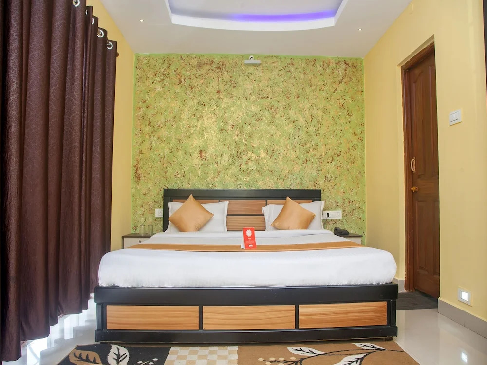 OYO 10673 Time Palace Residency