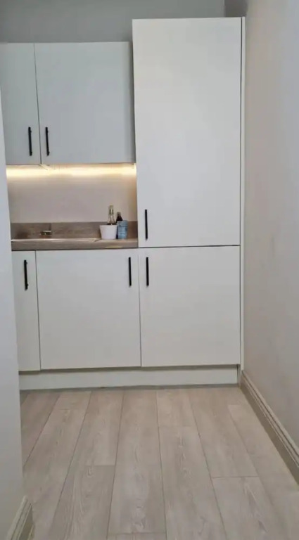 Charming 1-bed, Sleeps 2, Parking