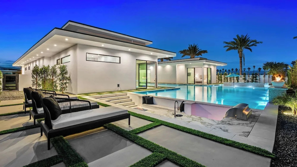 2 Luxury Villas Pickleball Court, Pool, Putting Green Bravo by Avantstay