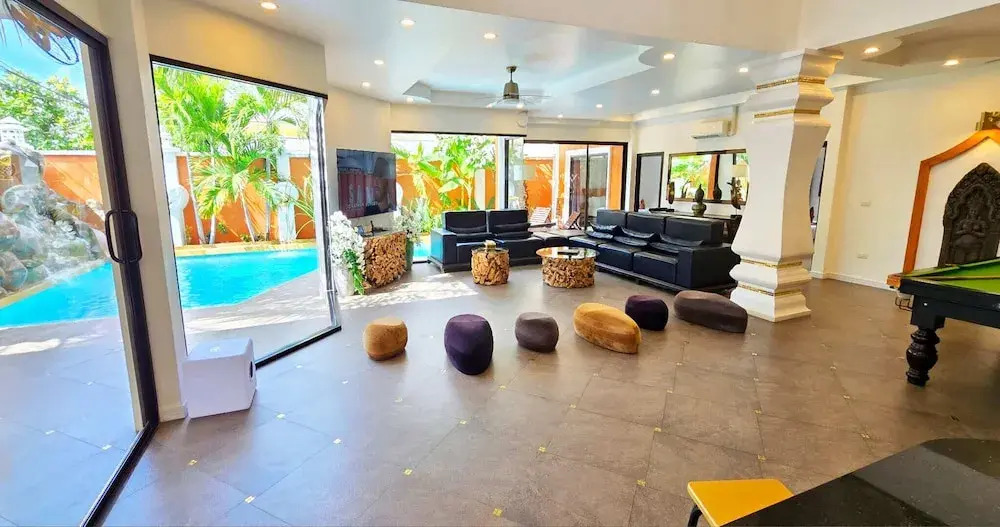 TUCHELAND Luxury Pool Villa Pattaya Walking Street