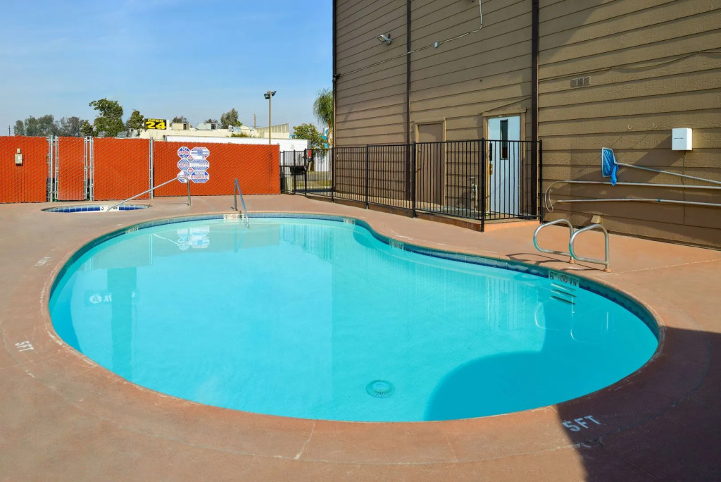 Studio 6 Suites Delano, CA