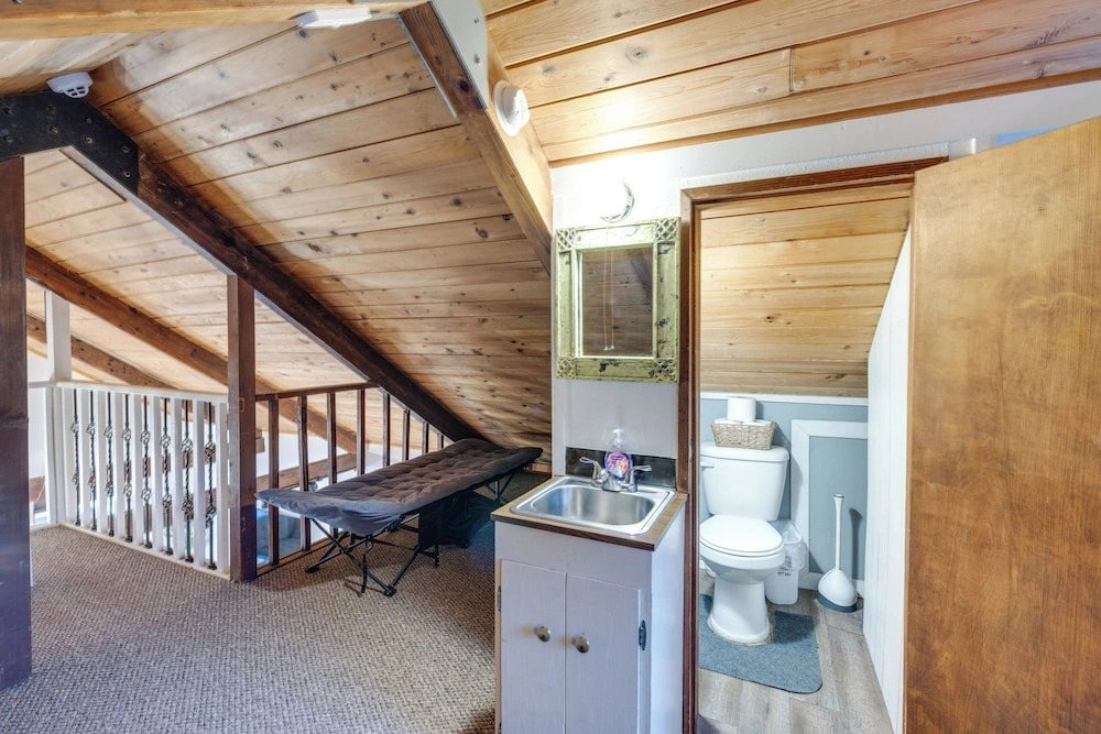 Riverfront Coastal Retreat With Easy Beach Access
