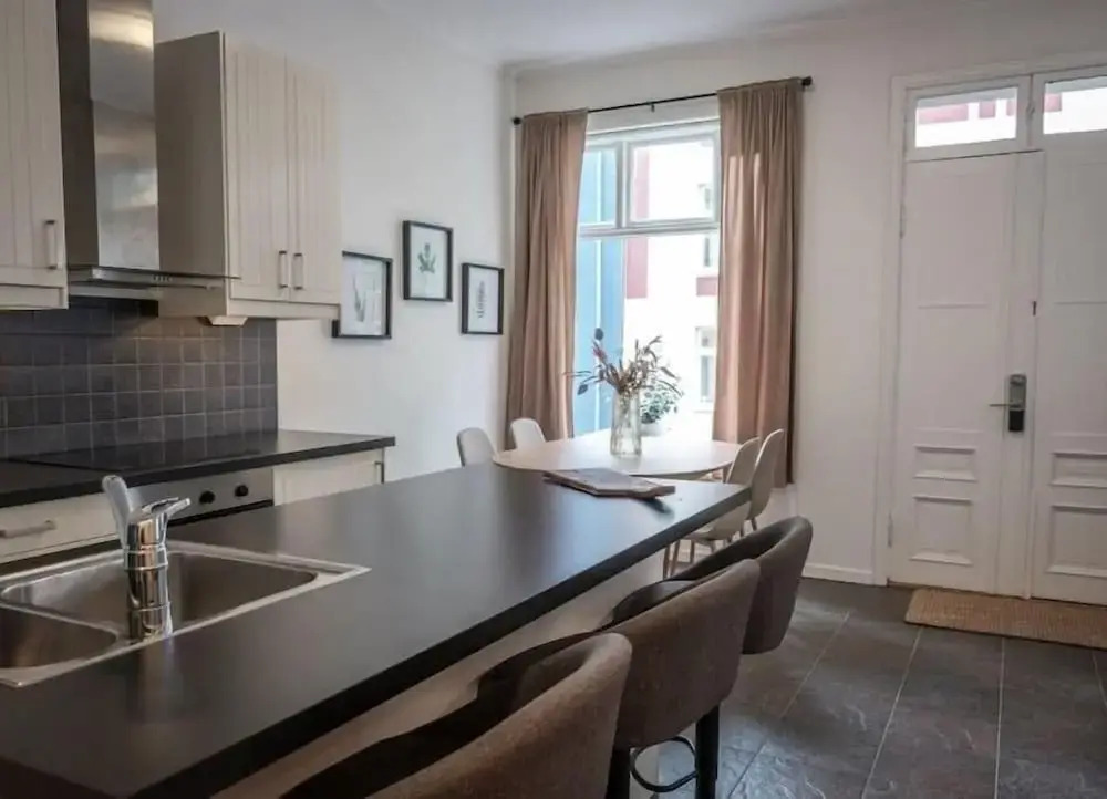 In the Heart of Brosundet! Fully Equipped 3 Bed Room Ap