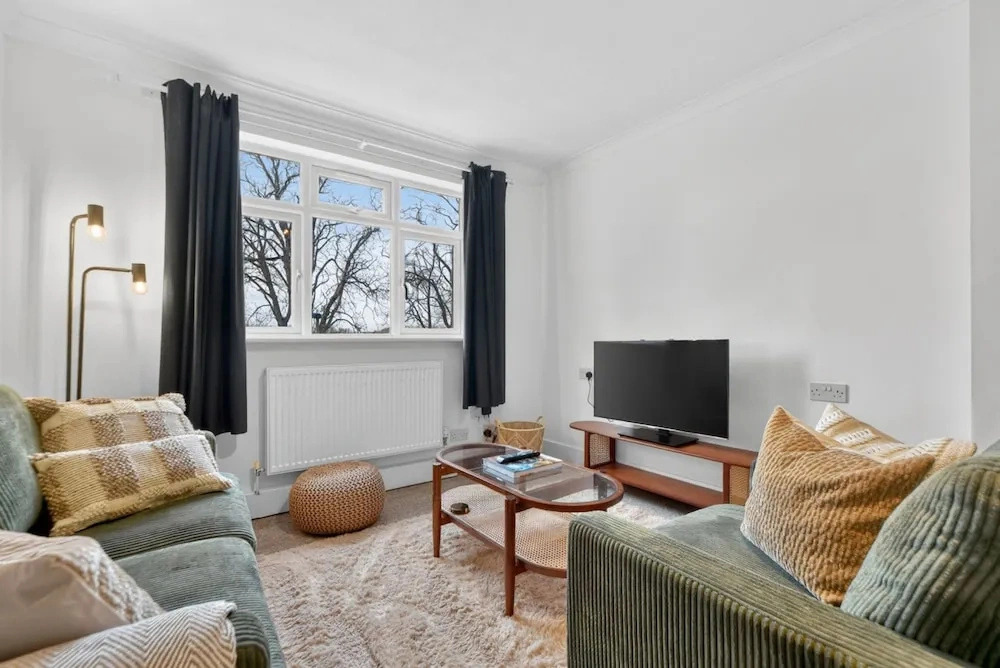 Madeira 2BR Garden Retreat in Bromley With Street Parking