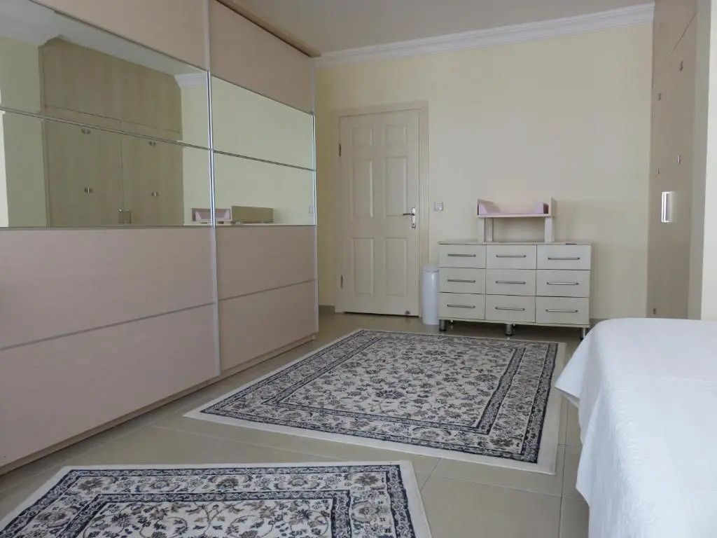 Spacious suite close to the beach