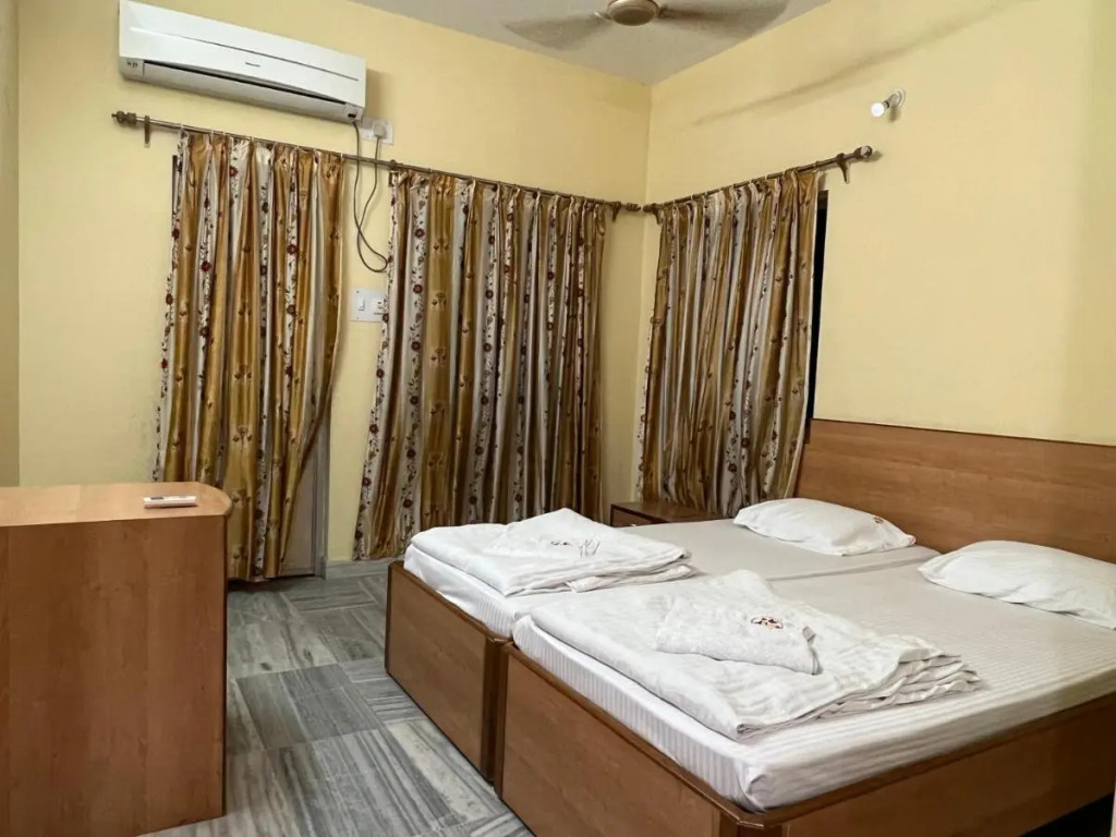 Hotel Lee Garden Near to Blue Flag Beach 500 Mtrs