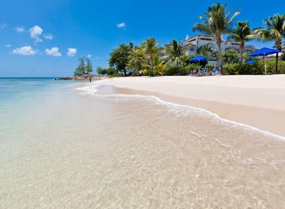 Schooner Bay 204