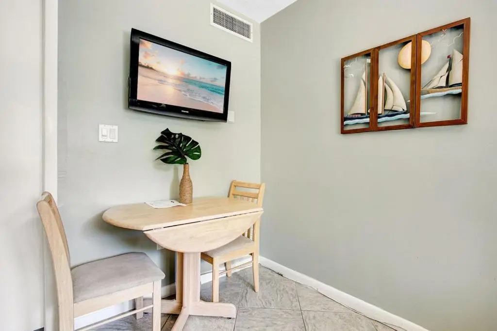 Five Palms Suite 102 - Daily - Weekly - Monthly