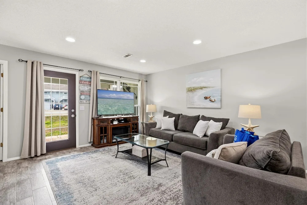 Come Enjoy Some Seawaves! 2BR 2.5ba Coastal Townhome Sleeps 8