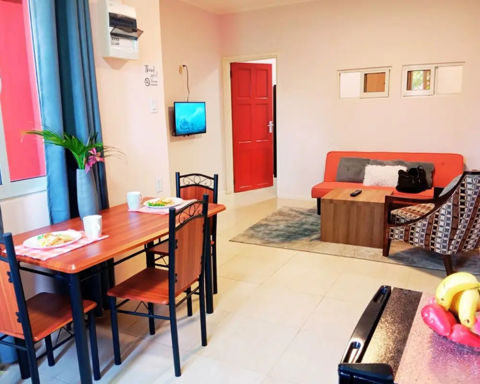 DOLFIJN STUDIOS Stylish 2BR Apartment Fast WiFi AC Near Center