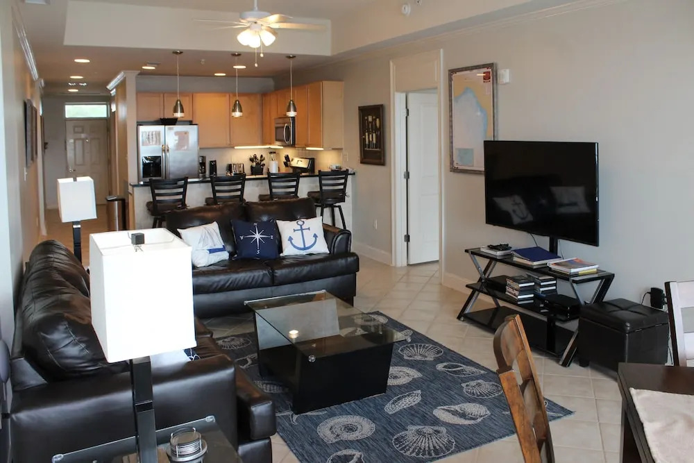 Whar305x 2 Bedroom Condo