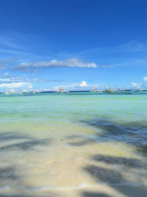 On Board Panglao Beach Hostel & Resort