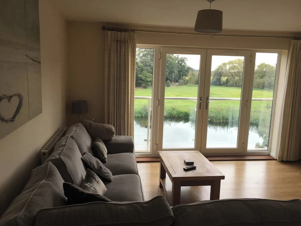 Riverside Penthouse 2BR & 2 Bath 2 Parking View Near St Neots