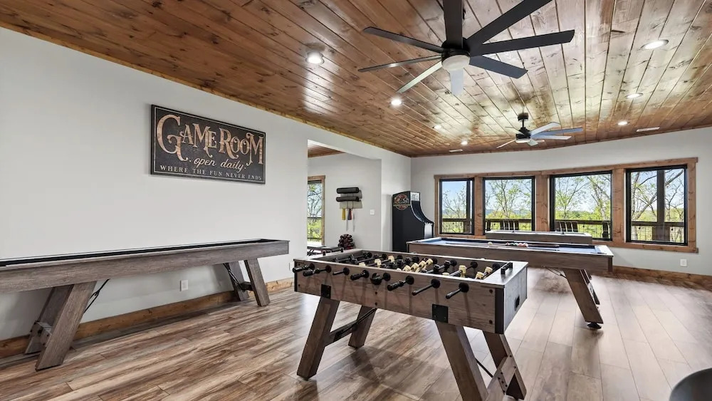 Priddy Secluded by Avantstay Hot Tub + Expansive Deck + Game Room + Home Theater