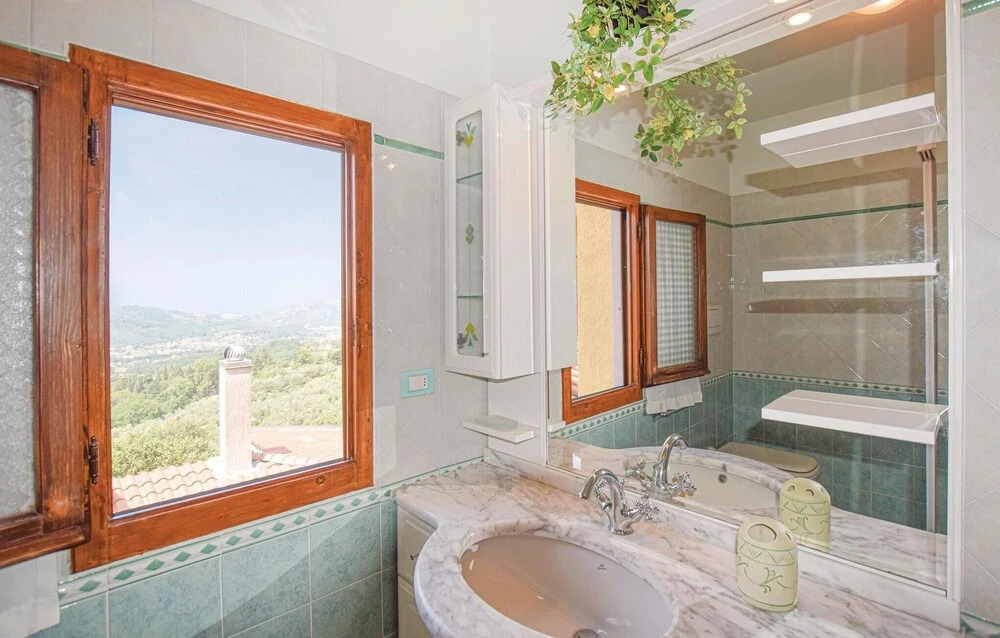 3 Bedroom Cozy Home In Camaiore