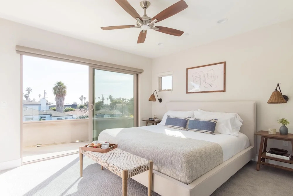 Iris by Avantstay - Modern Home w/ 3 Patios & Rooftop Views