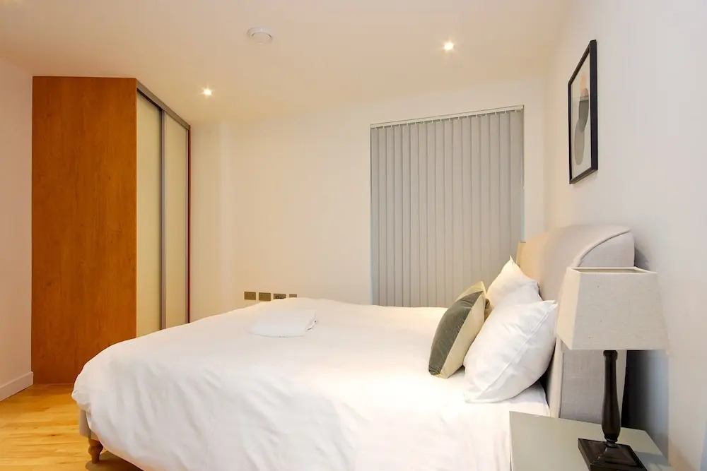 Bright Godfrey Place Nest - HEN21