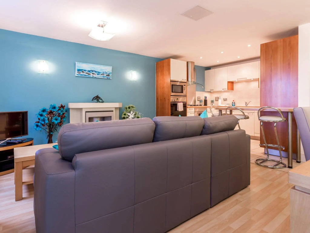 Quay Holidays - Dolphin Quays
