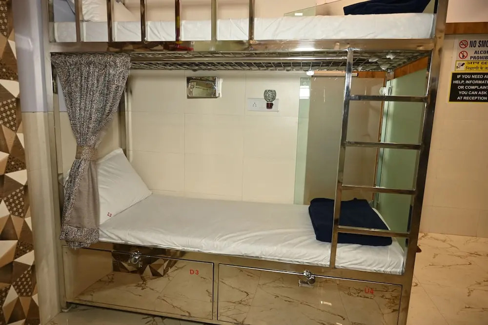 Sagar Dormitory Andheri - Nearest to Andheri Railway Station West
