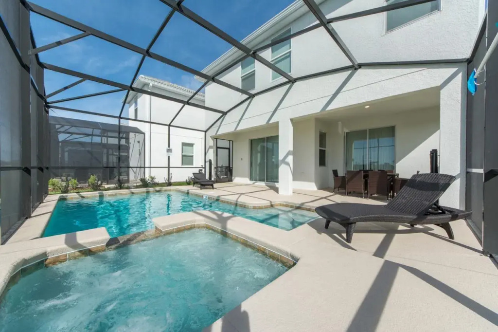 4811- IMPRESSIVE 6 BED VILLA 10 MINUTES to DISNEY, Kissimmee, US
