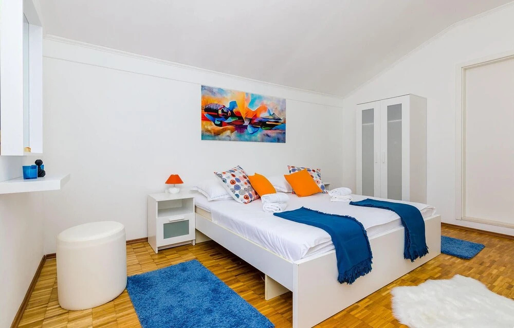 Stunning Home In Broce With Wifi