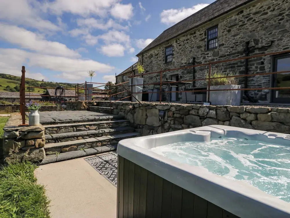 Plas Glan Yr Afon