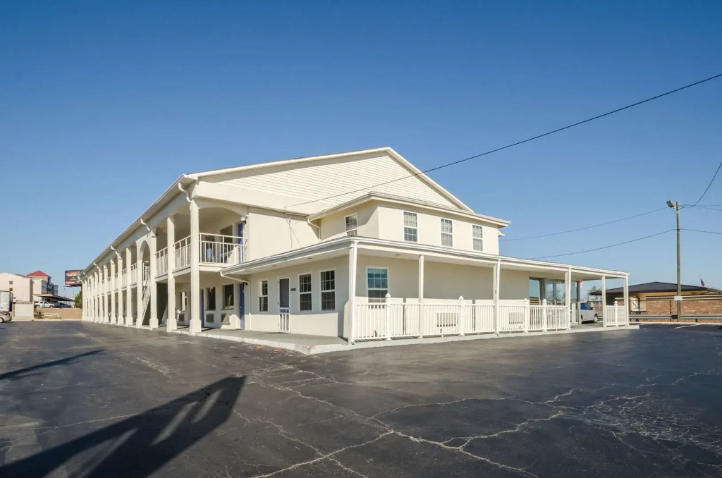 Motel 6-Commerce, GA