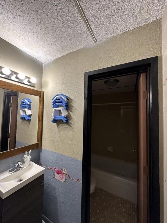 J-E Hotel & Suites