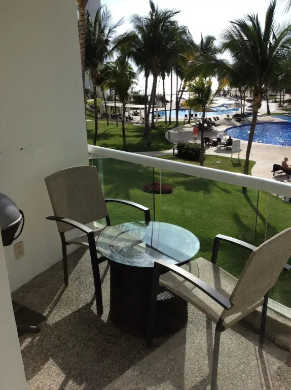 Villa Magna 1 Bedroom Tower 3 on 2nd Floor Oceanfront Sleep up to 4