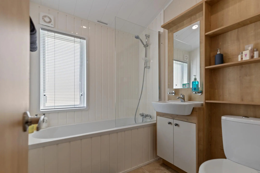 St Marys View - Luxury Lodge, Short Walk to Beach, Parking