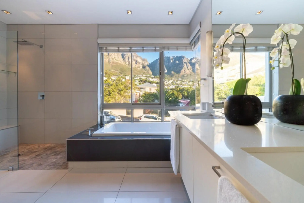 Amara Lincoln - 100m From Camps Bay Beach