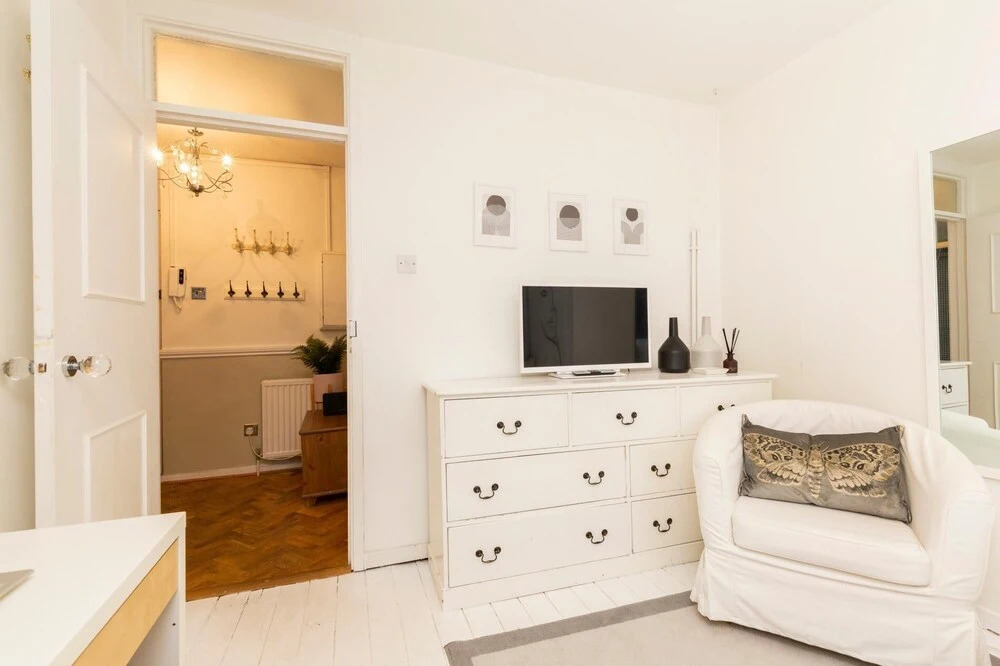 Contemporary 2BD Garden Maisonette Near Angel