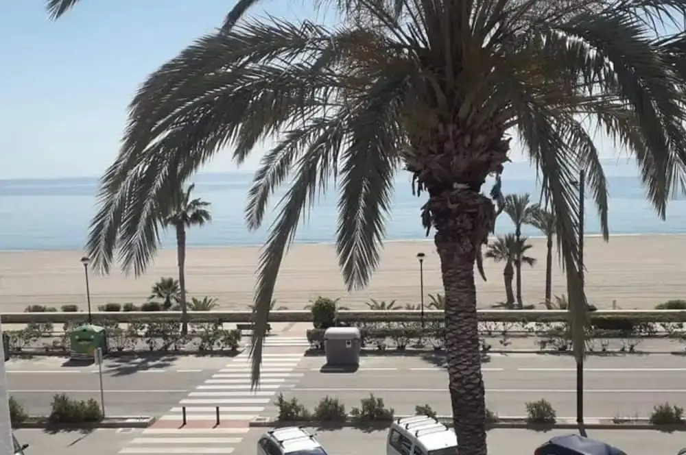 Seaview Balcony - 3 Bedroom Apartment Sleeps 6