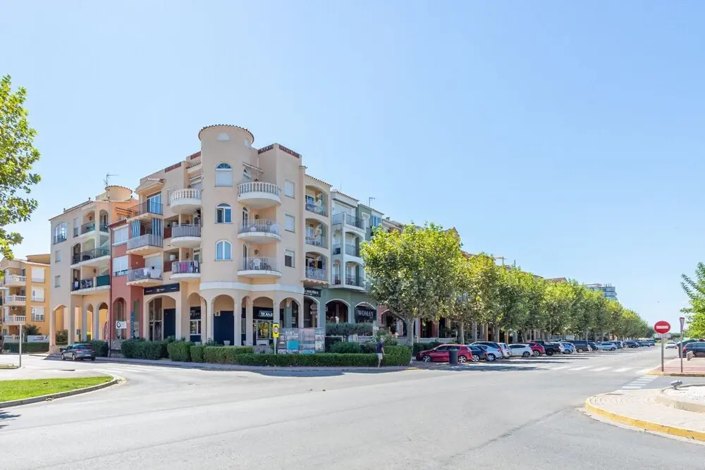 Modern 1-bedroom Apartment With Terrace