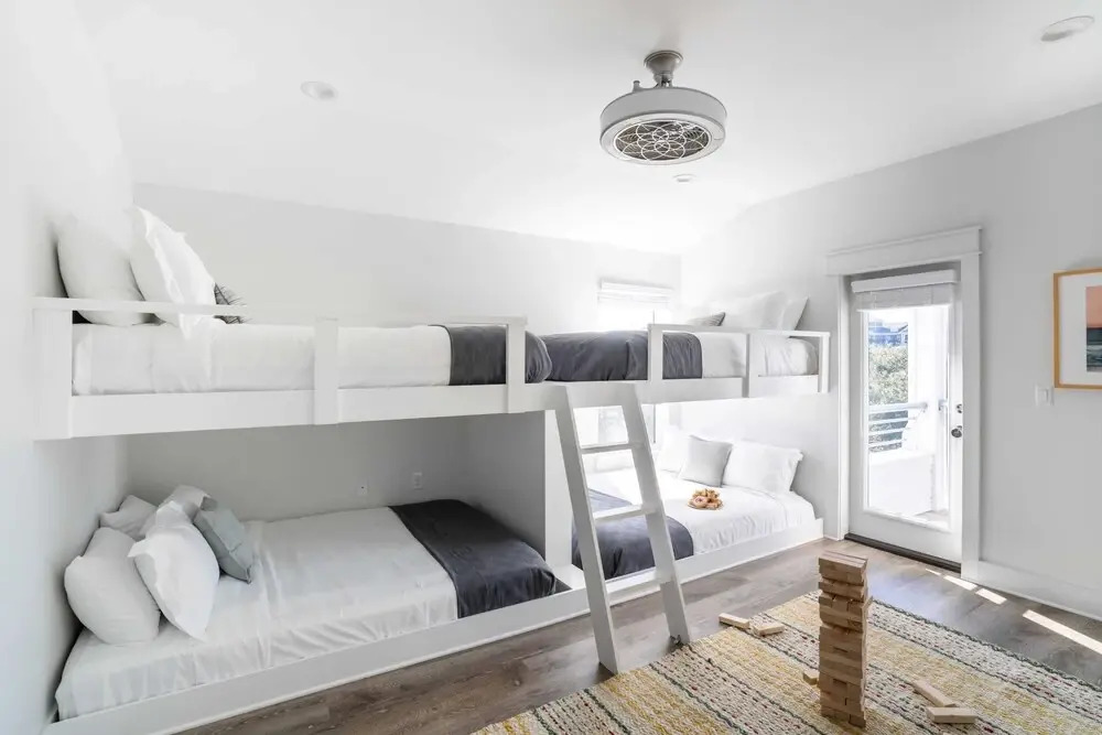 Lyle by Avantstay Chic Beach House w/ Pool & Hot Tub Walking Distance to Ocean