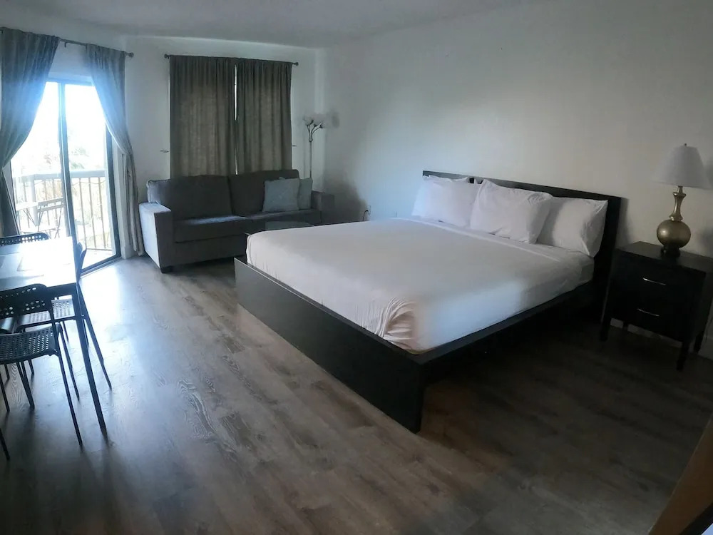Cozy Condos Near Universal & Seaworld