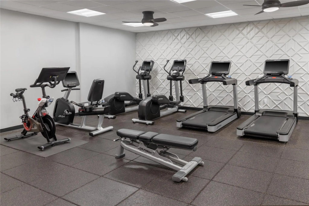 DoubleTree by Hilton McLean Tysons