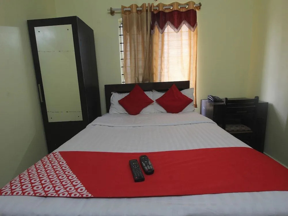 OYO 15926 New Golden Residency