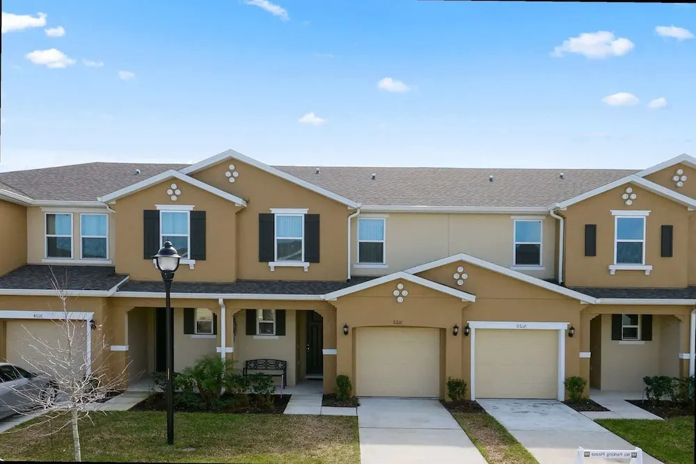Modern 4BR Townhome Near Disney in Gated Resort