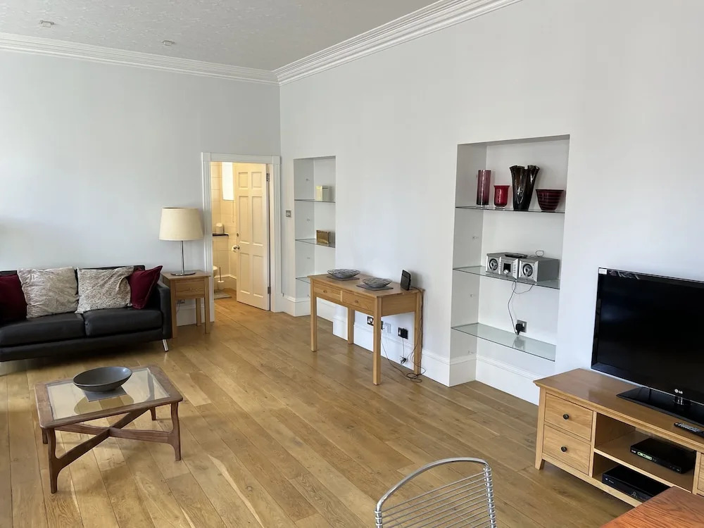 Central 1-bed Apartment in Inverness, Sleeps 4