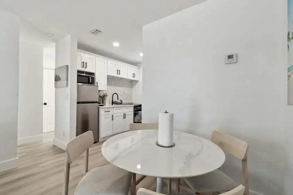 Stylish Treasure Island Escape