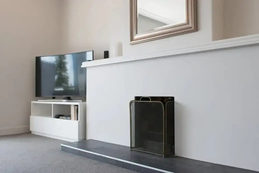 Freshly Renovated 2 Bedroom Apartment With Terrace