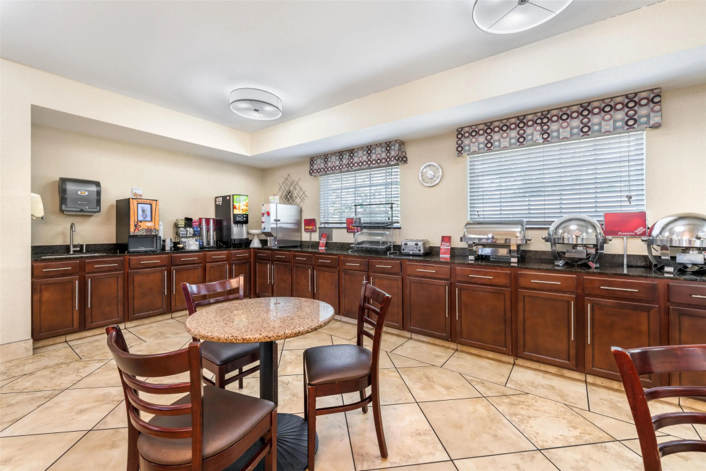 Best Western Plus Eastgate Inn & Suites