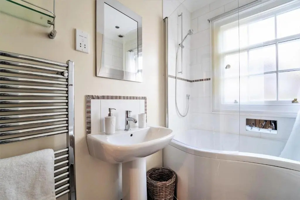 The Cottage in Chester, Sleeps 6 with FREE Parking