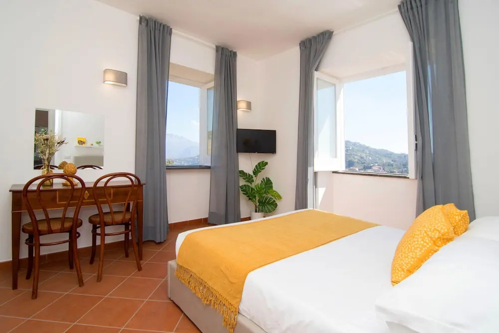Family Villa in Sorrento Coast Pool & View