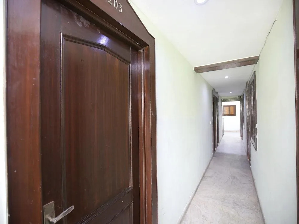 OYO 15523 Hotel JD Inn