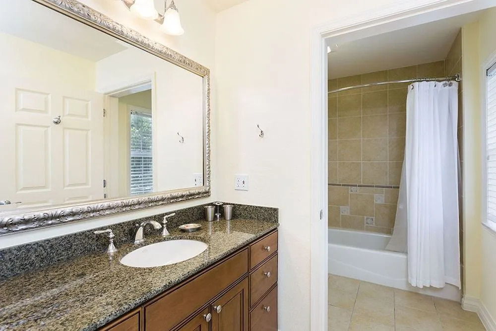 Cabana Court Paradise 3 Bed 3 Br condo by RedAwning
